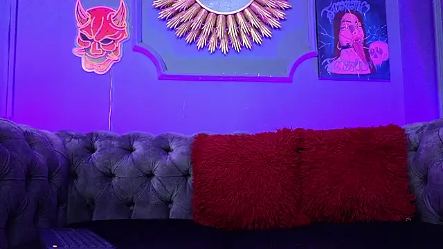 Julieta Russell online show from 02/05/25, 01:00