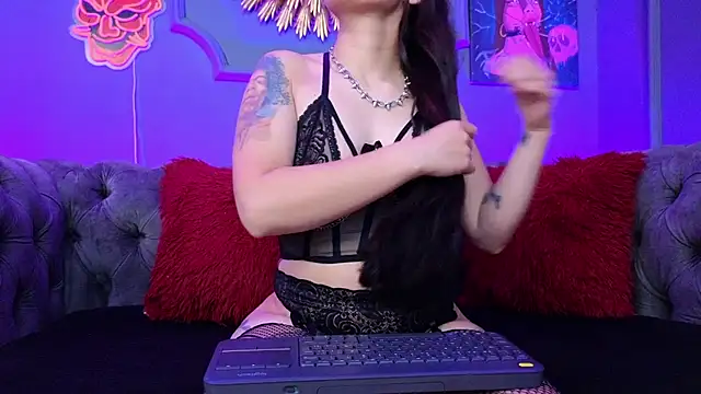 Julieta Russell online show from 02/07/25, 03:19