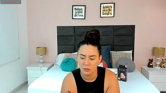 MadisonJenner online show from 11/12/25, 11:10