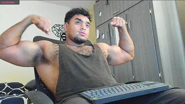 Snapshot of Big_furry_bear13 chatting on 12/14/24, 07:36 Big furry bear13 online show from 12/14/24, 07:36