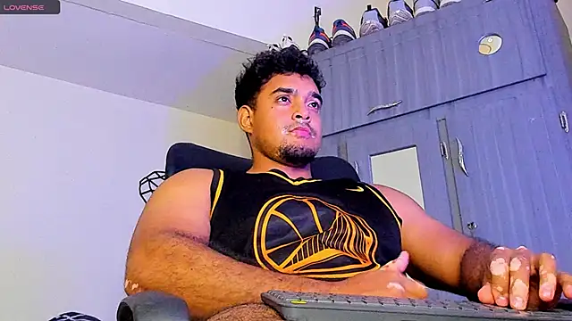 Snapshot of Big_furry_bear13 chatting on 02/21/25, 04:29 Big furry bear13 online show from 02/21/25, 04:29
