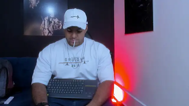 Big furry bear13 online show from 11/01/25, 05:42