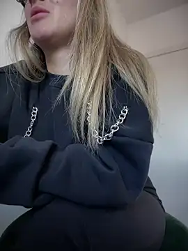 HotXMom online show from 01/15/25, 07:37