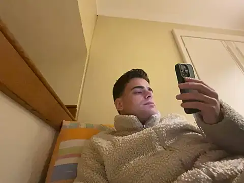 Snapshot of cubalibre02 chatting on 11/27/25, 09:17 cubalibre02 online show from 11/27/25, 09:17