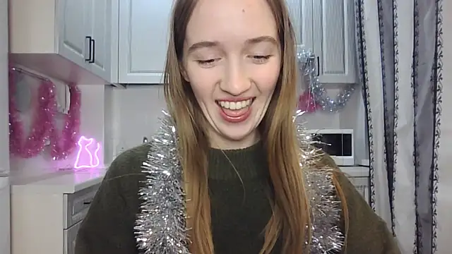 leslie my lovee online show from 12/22/24, 07:52