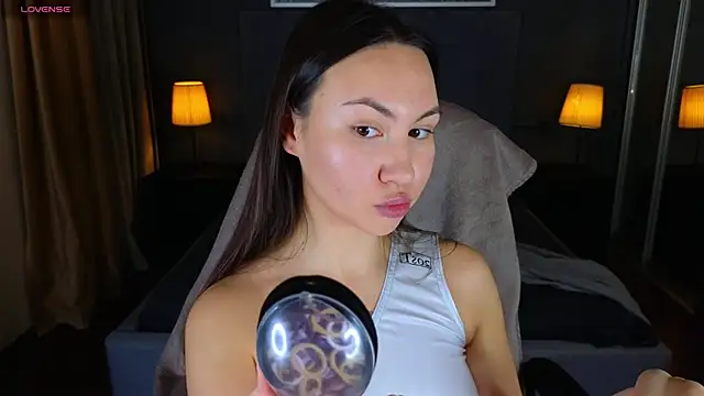 GIGI BENNET online show from 01/06/25, 08:57
