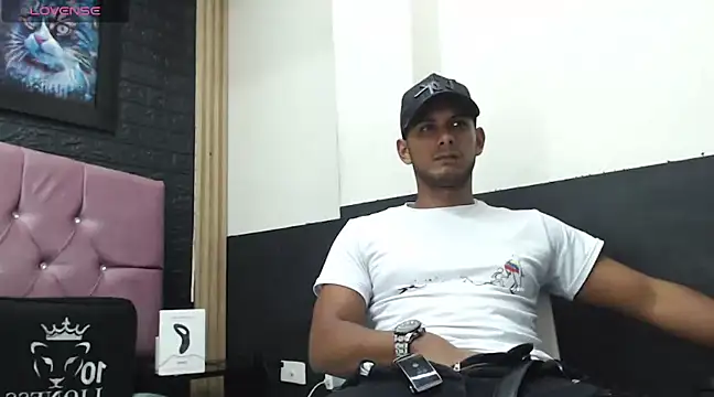 Snapshot of Chris_Dick23 chatting on 03/07/25, 03:19 Chris Dick23 online show from 03/07/25, 03:19