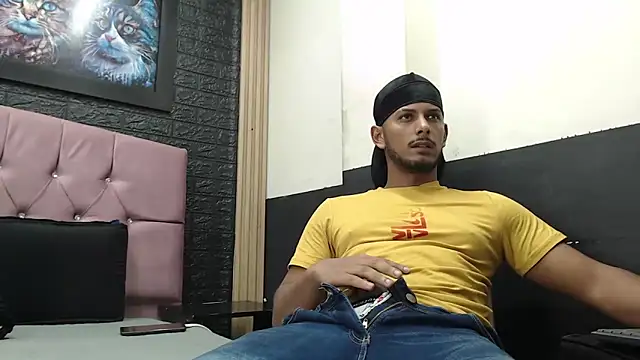 Snapshot of Chris_Dick23 chatting on 10/18/25, 04:37 Chris Dick23 online show from 10/18/25, 04:37