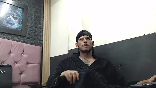 Snapshot of Chris_Dick23 chatting on 10/21/25, 04:02 Chris Dick23 online show from 10/21/25, 04:02