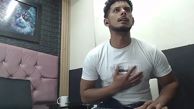 Snapshot of Chris_Dick23 chatting on 10/23/25, 04:34 Chris Dick23 online show from 10/23/25, 04:34