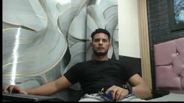 Snapshot of Chris_Dick23 chatting on 11/05/25, 06:57 Chris Dick23 online show from 11/05/25, 06:57