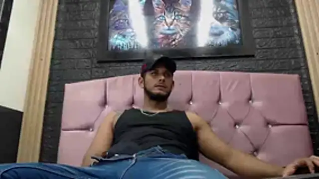 Snapshot of Chris_Dick23 chatting on 11/21/25, 04:55 Chris Dick23 online show from 11/21/25, 04:55