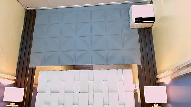 Nicole Ramires online show from 10/21/25, 04:08