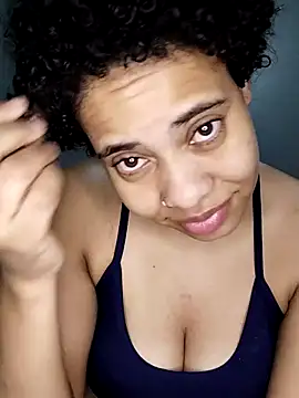 Snapshot of Su_Duarte_1 chatting on 10/09/25, 02:42 Su Duarte 1 online show from 10/09/25, 02:42