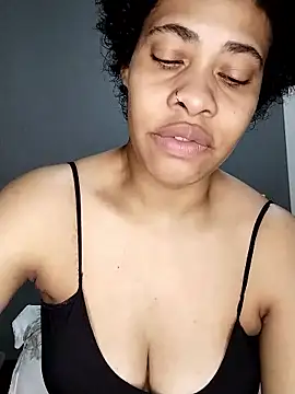 Snapshot of Su_Duarte_1 chatting on 10/12/25, 10:31 Su Duarte 1 online show from 10/12/25, 10:31