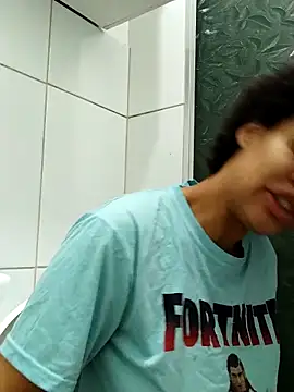 Snapshot of Su_Duarte_1 chatting on 10/15/25, 02:01 Su Duarte 1 online show from 10/15/25, 02:01