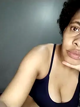 Snapshot of Su_Duarte_1 chatting on 10/16/25, 01:39 Su Duarte 1 online show from 10/16/25, 01:39