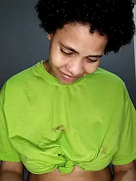 Snapshot of Su_Duarte_1 chatting on 10/19/25, 02:34 Su Duarte 1 online show from 10/19/25, 02:34