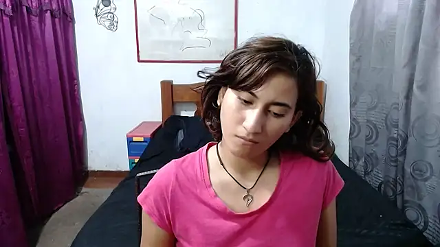 Snapshot of LadyMilk003 chatting on 12/16/24, 03:43 LadyMilk003 online show from 12/16/24, 03:43