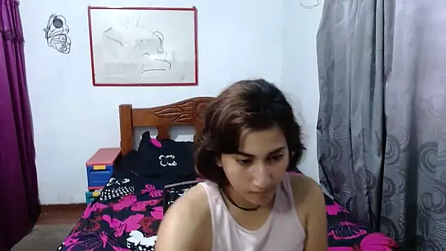 Snapshot of LadyMilk003 chatting on 12/27/24, 04:32 LadyMilk003 online show from 12/27/24, 04:32