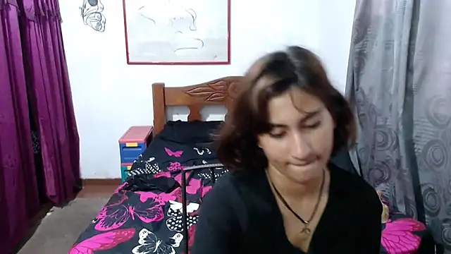 Snapshot of LadyMilk003 chatting on 01/03/25, 03:33 LadyMilk003 online show from 01/03/25, 03:33