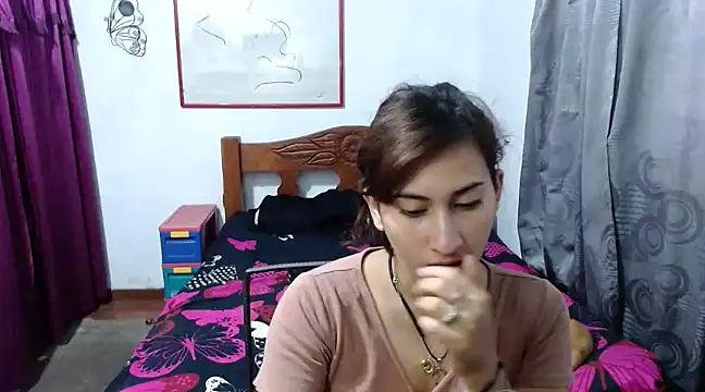 Snapshot of LadyMilk003 chatting on 01/11/25, 03:31 LadyMilk003 online show from 01/11/25, 03:31