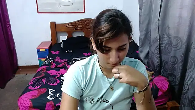 Snapshot of LadyMilk003 chatting on 01/18/25, 04:21 LadyMilk003 online show from 01/18/25, 04:21