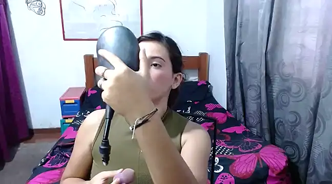 Snapshot of LadyMilk003 chatting on 01/23/25, 03:22 LadyMilk003 online show from 01/23/25, 03:22