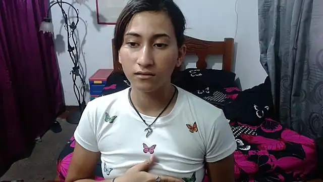 Snapshot of LadyMilk003 chatting on 03/15/25, 06:54 LadyMilk003 online show from 03/15/25, 06:54
