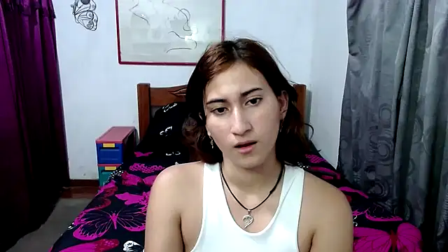 Snapshot of LadyMilk003 chatting on 09/15/25, 03:45 LadyMilk003 online show from 09/15/25, 03:45