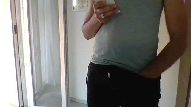 Snapshot of stepmarto3 chatting on 09/19/25, 05:31 stepmarto3 online show from 09/19/25, 05:31