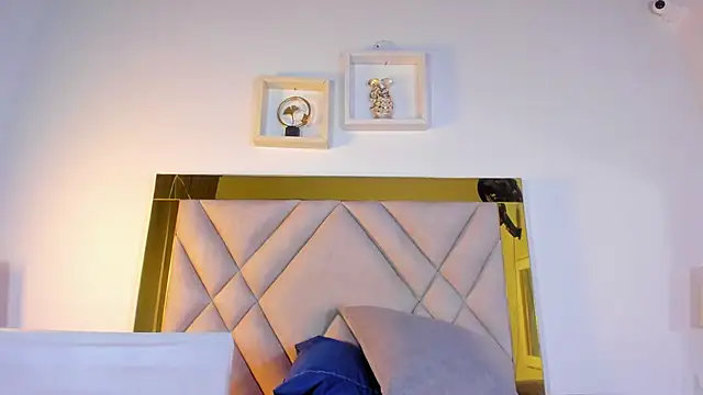 nicole grace0 online show from 09/17/25, 12:07