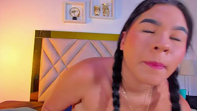 nicole grace0 online show from 11/06/25, 12:06