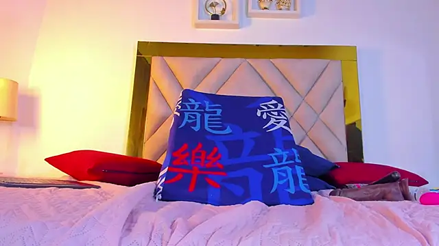 nicole grace0 online show from 11/13/25, 12:15