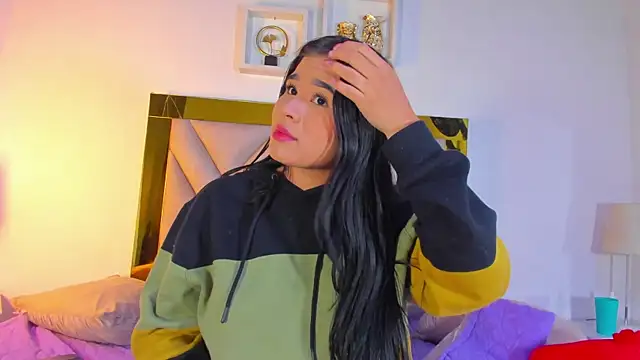 nicole grace0 online show from 11/21/25, 11:42