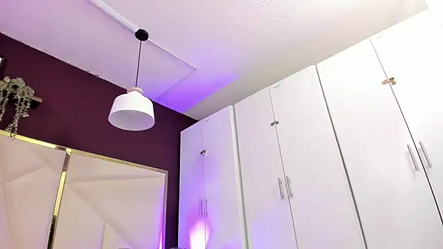 April bowie online show from 11/05/25, 11:10