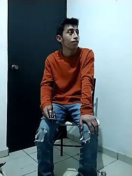 Snapshot of Flaquito_pitudo chatting on 01/01/25, 01:59 Flaquito pitudo online show from 01/01/25, 01:59