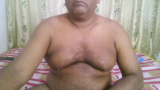 Snapshot of Beargryzzly chatting on 12/18/24, 06:21 Beargryzzly online show from 12/18/24, 06:21