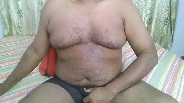 Snapshot of Beargryzzly chatting on 12/19/24, 01:39 Beargryzzly online show from 12/19/24, 01:39