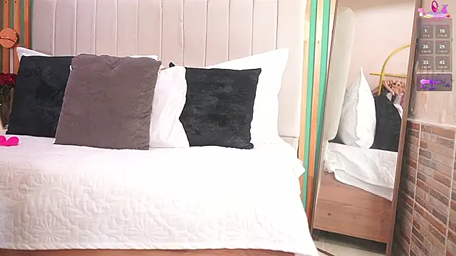 katlyn martins online show from 10/13/25, 02:39