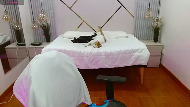 LenaRoses online show from 09/13/25, 08:19