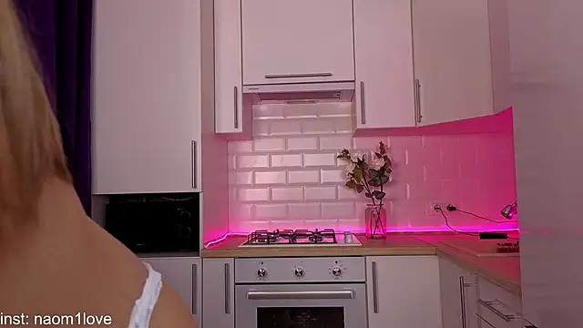 Naomi Girly online show from 10/13/25, 03:01