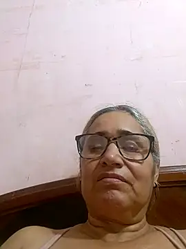  candi online show from 11/04/25, 01:48