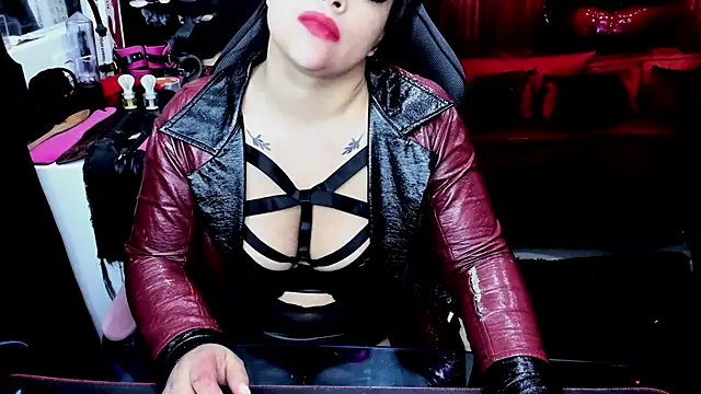 Snapshot of True_Bdsm chatting on 12/29/24, 03:54 True Bdsm online show from 12/29/24, 03:54