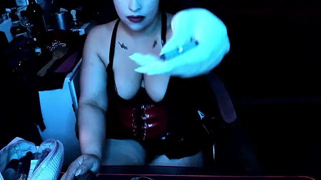 Snapshot of True_Bdsm chatting on 01/30/25, 04:34 True Bdsm online show from 01/30/25, 04:34