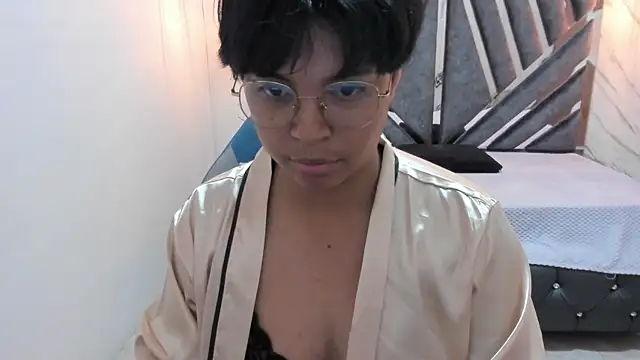 Snapshot of Emmapark_ chatting on 02/05/25, 06:48 Emmapark  online show from 02/05/25, 06:48