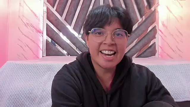 Snapshot of Emmapark_ chatting on 02/15/25, 01:10 Emmapark  online show from 02/15/25, 01:10