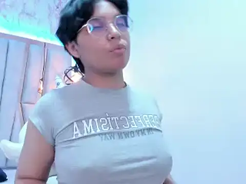 Snapshot of Emmapark_ chatting on 02/21/25, 06:37 Emmapark  online show from 02/21/25, 06:37