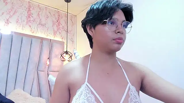 Snapshot of Emmapark_ chatting on 03/04/25, 10:05 Emmapark  online show from 03/04/25, 10:05