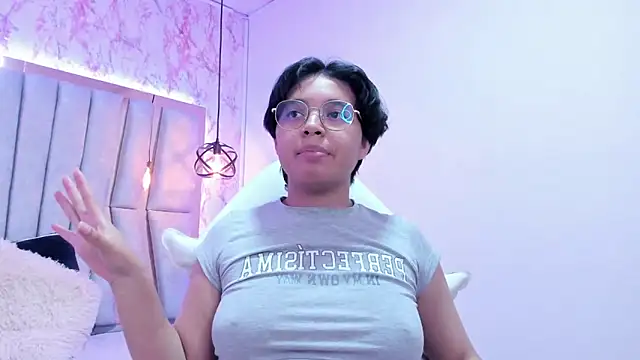 Snapshot of Emmapark_ chatting on 03/08/25, 12:55 Emmapark  online show from 03/08/25, 12:55